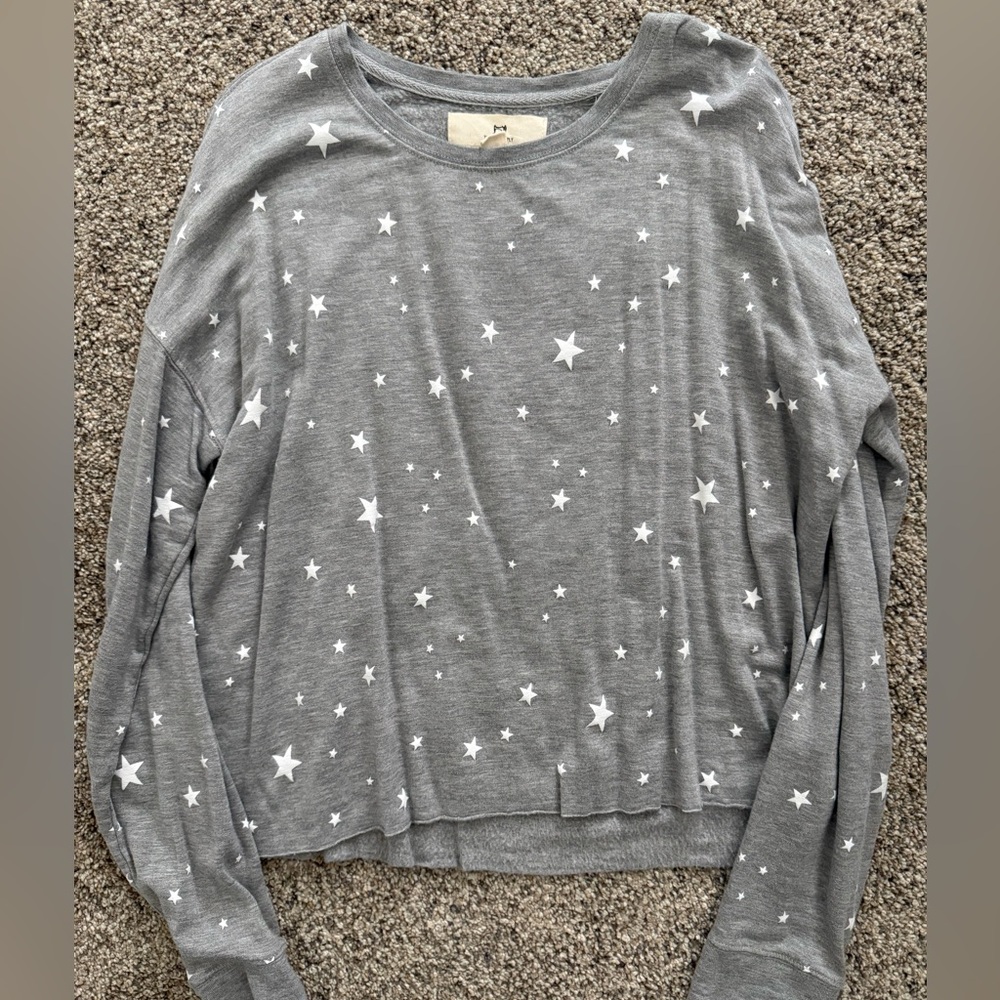 Francesca’s Boutique Gray & White Star Long Sleeve